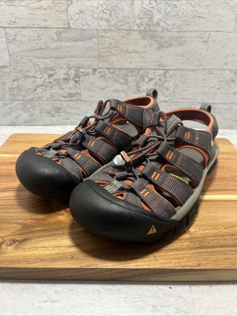Keen Newport Men's Sz 11 EU44.5 Casual / Hiking Sandals Burnt Orange Gray